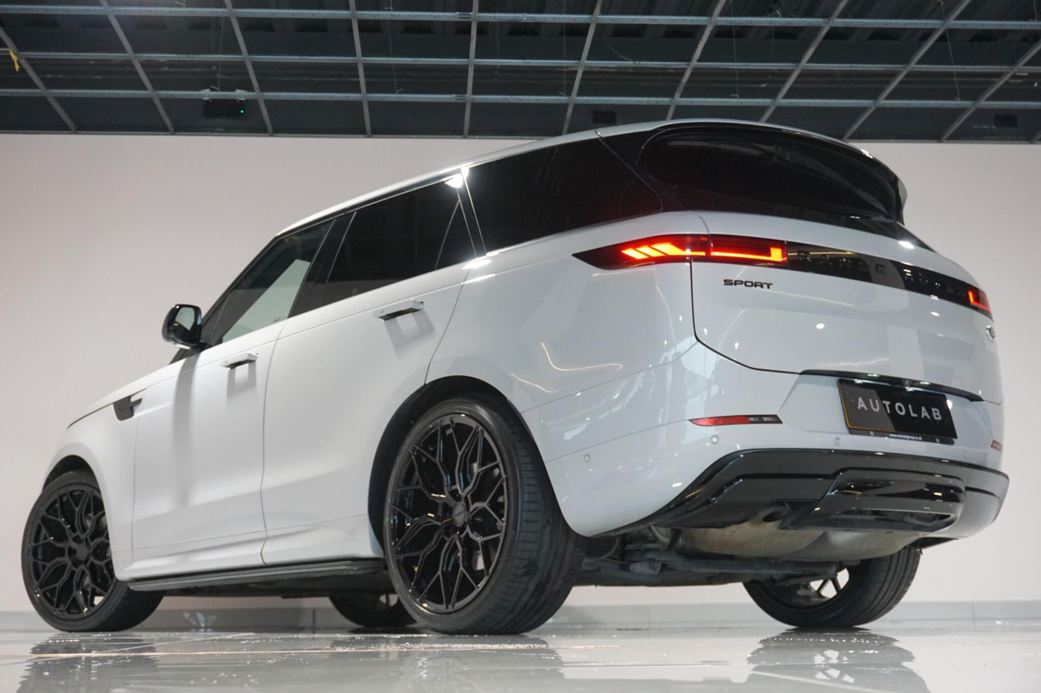 Land Rover Range Rover Sport 3.0 D300 MHEV Dynamic SE SUV 5dr Diesel Auto 4WD Euro 6 (s/s) (300 ps)